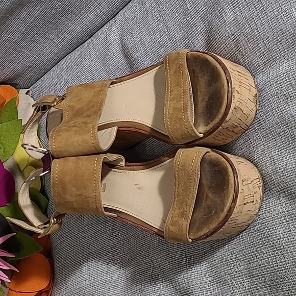STEVE MADDEN SUEDE CORK PLATFORM WEDGES - Picture 2 of 6